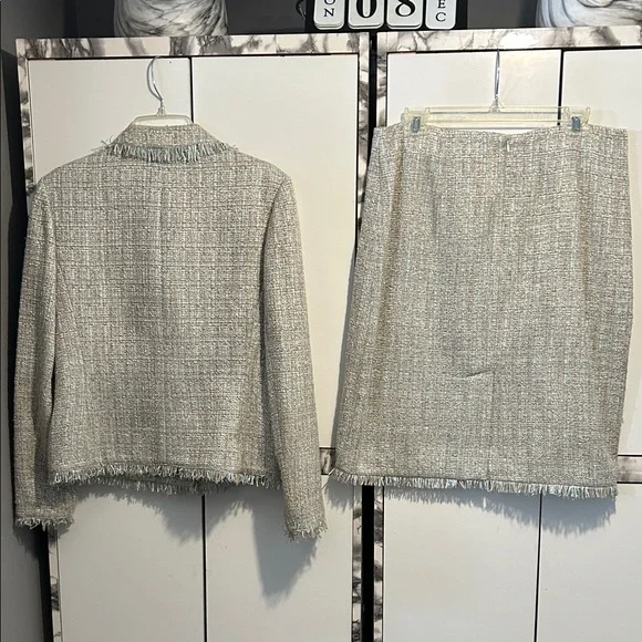 Chic Tweed Skirt Set with Fringe Accents - Picture 3 of 3